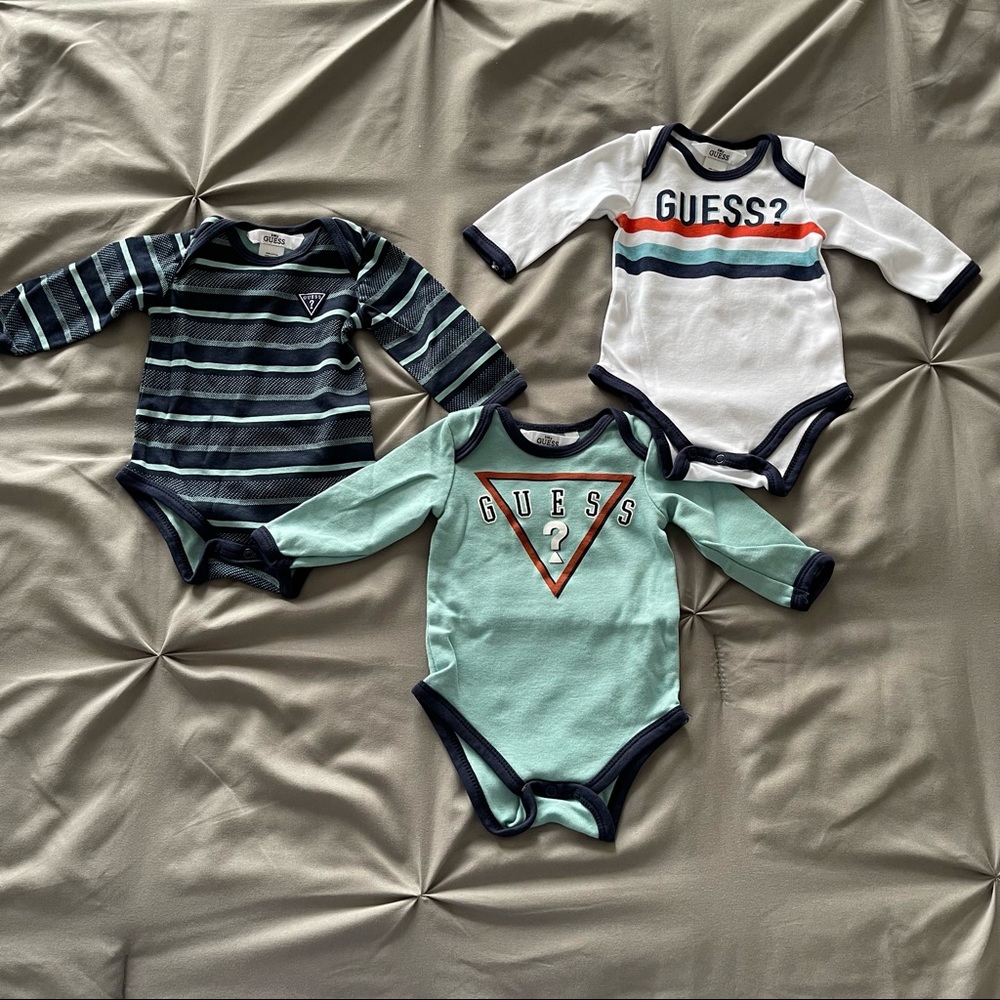 3 pcs bundle Guess long sleeves Onesies size 0-3 months